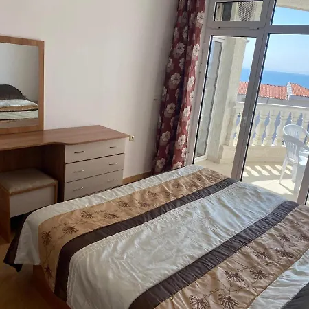 Sea Views, 1 Bedroom At Lazur 2 Апартамент